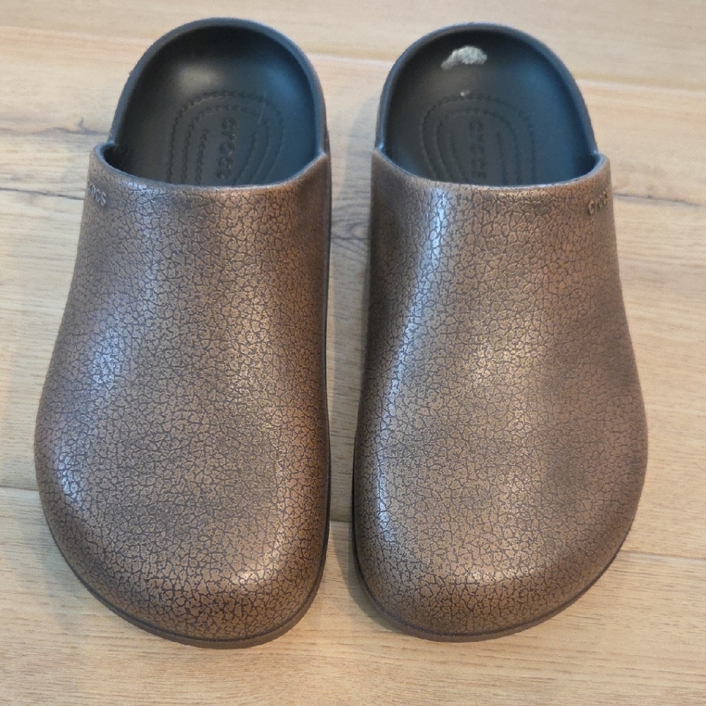 CROCS  Crackled Brown Slip-Ons